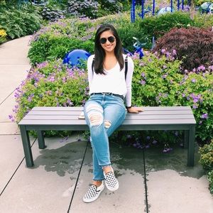 Meet your Posher, Larissa